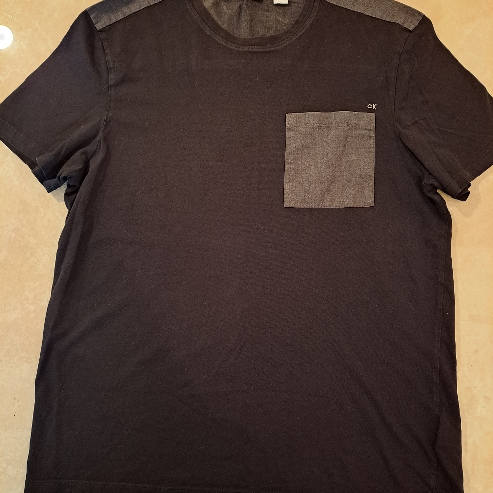 Men's short sleeve tee shirt with front pocket by Calvin Klein size L Black